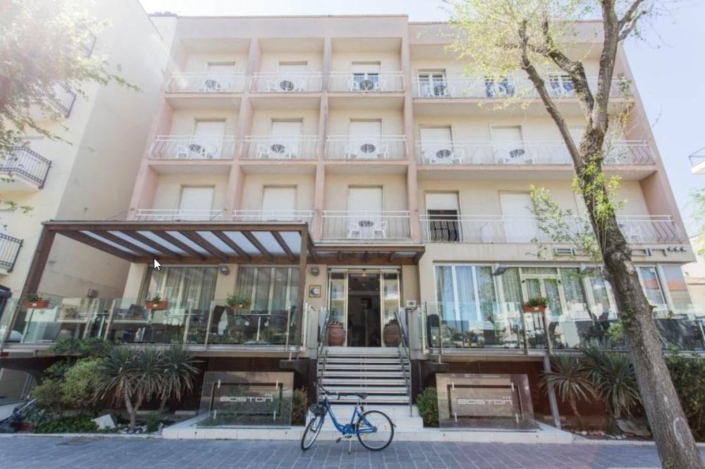 Hotel Boston Cattolica Esterno foto