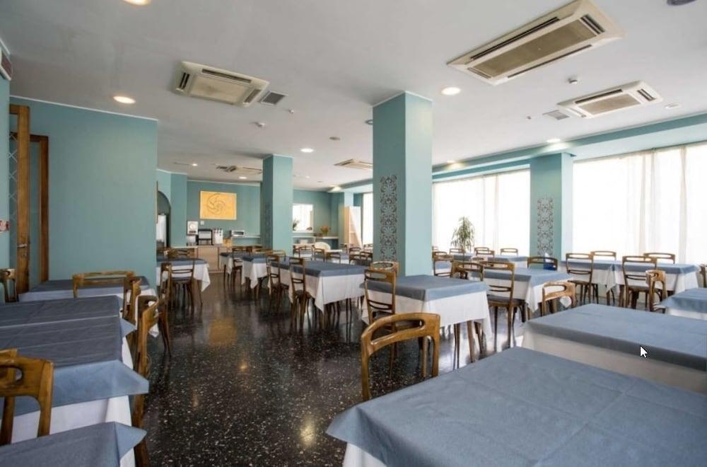 Hotel Boston Cattolica Esterno foto