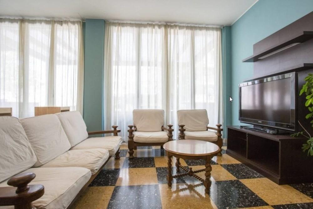 Hotel Boston Cattolica Esterno foto