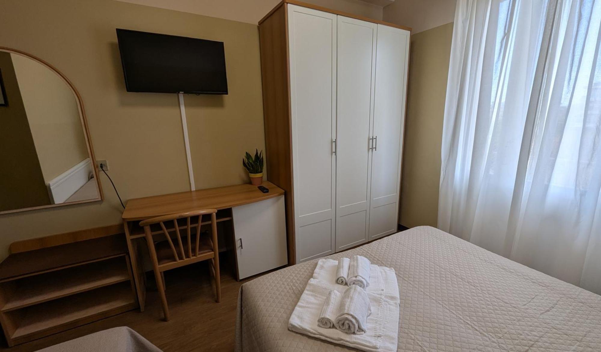 Hotel Boston Cattolica Esterno foto