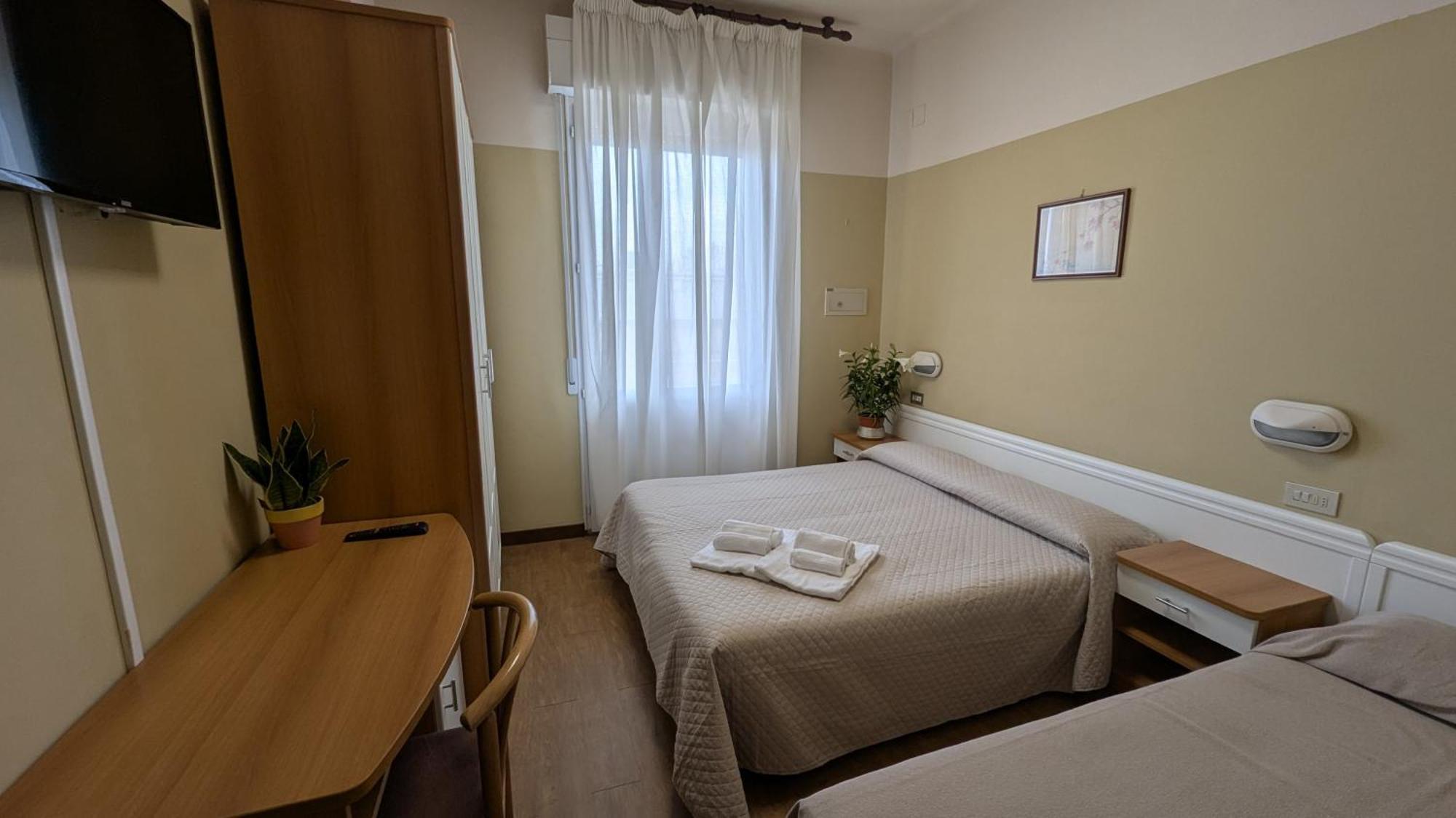 Hotel Boston Cattolica Esterno foto