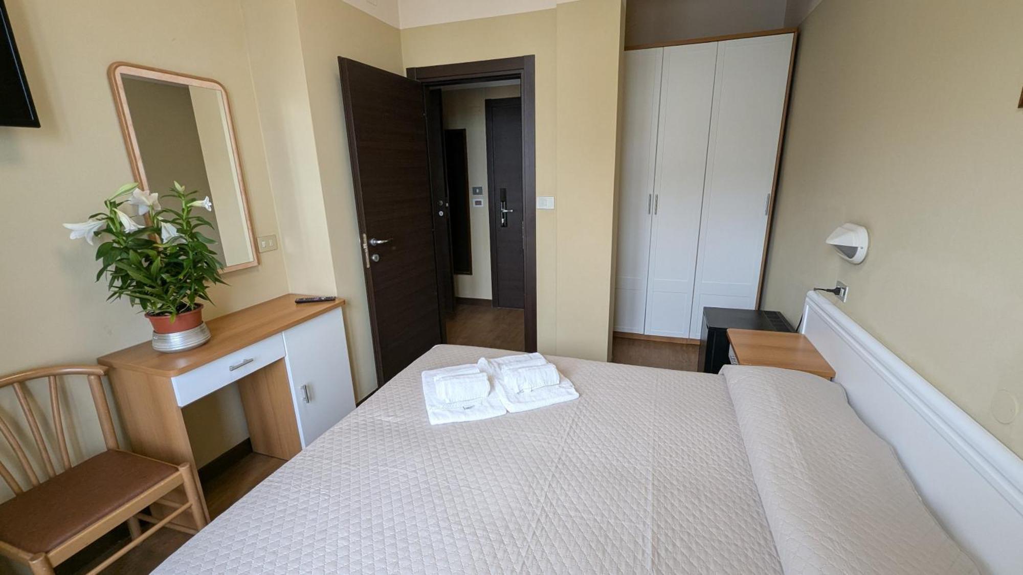 Hotel Boston Cattolica Esterno foto