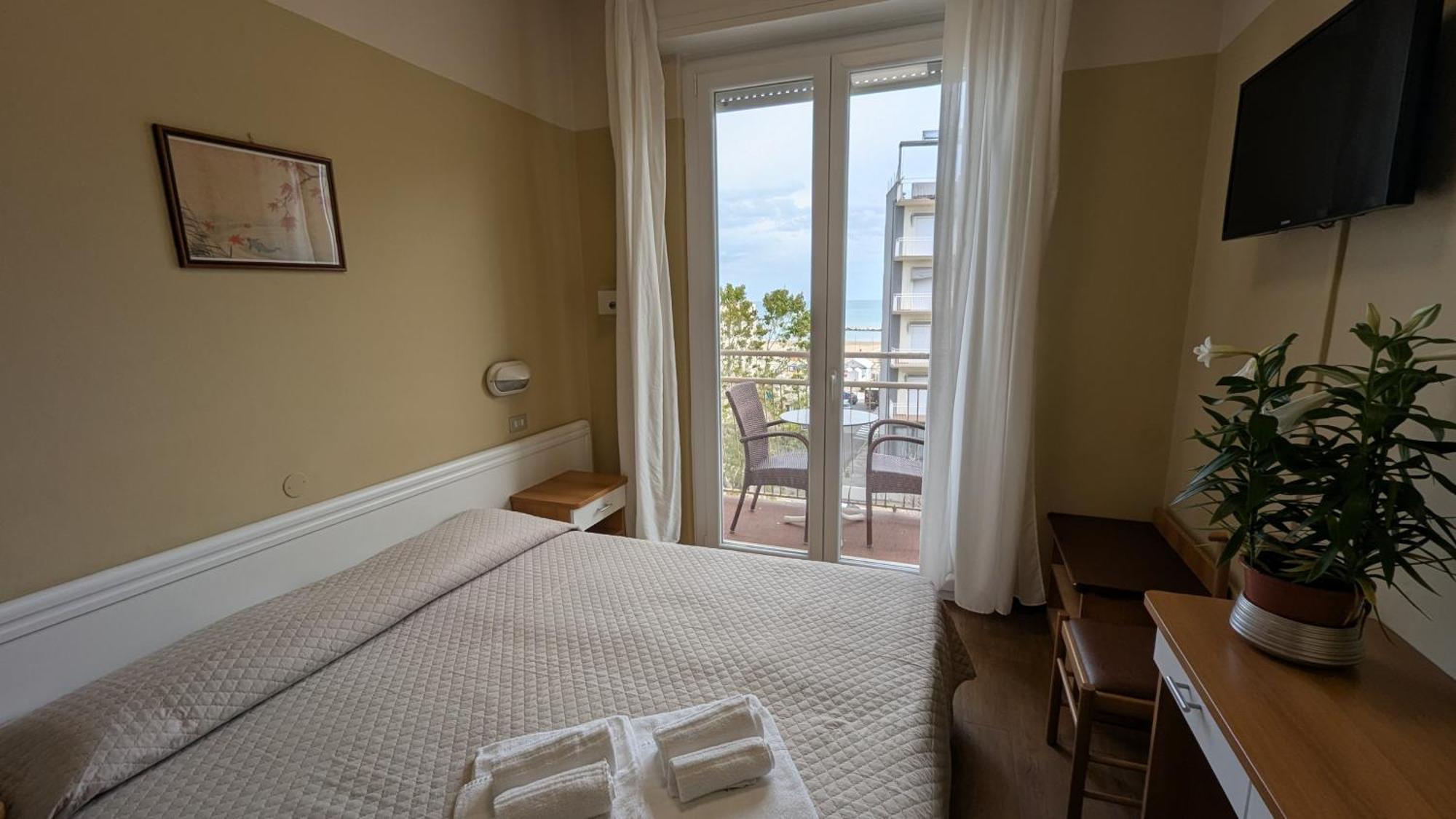 Hotel Boston Cattolica Esterno foto