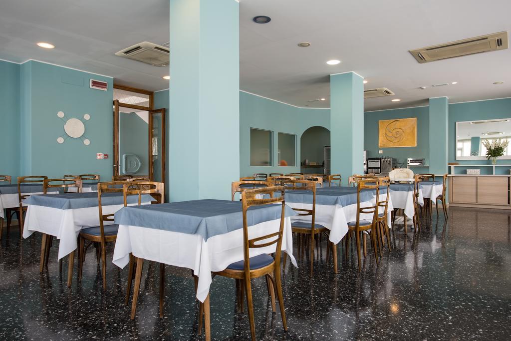 Hotel Boston Cattolica Esterno foto