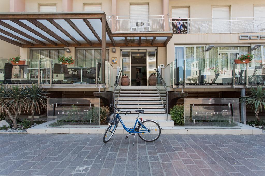 Hotel Boston Cattolica Esterno foto