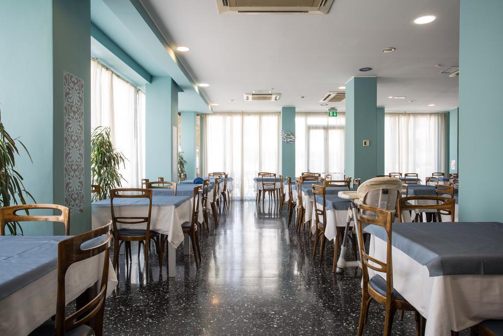 Hotel Boston Cattolica Esterno foto